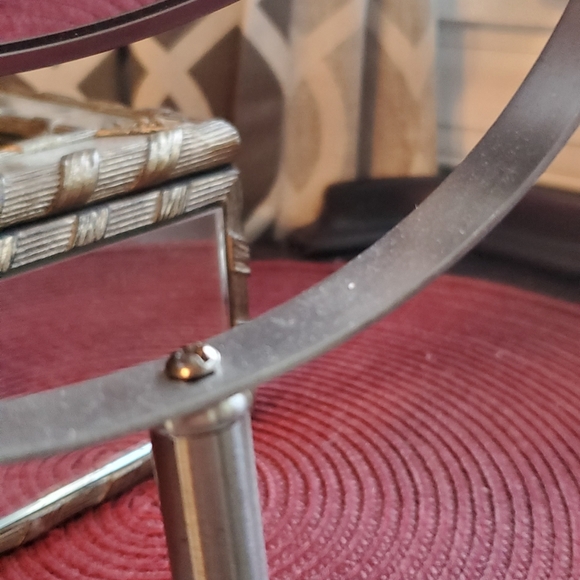 Magnifying Mirror - Picture 5 of 5